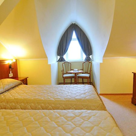Hotel Maxim オラデア エクステリア 写真