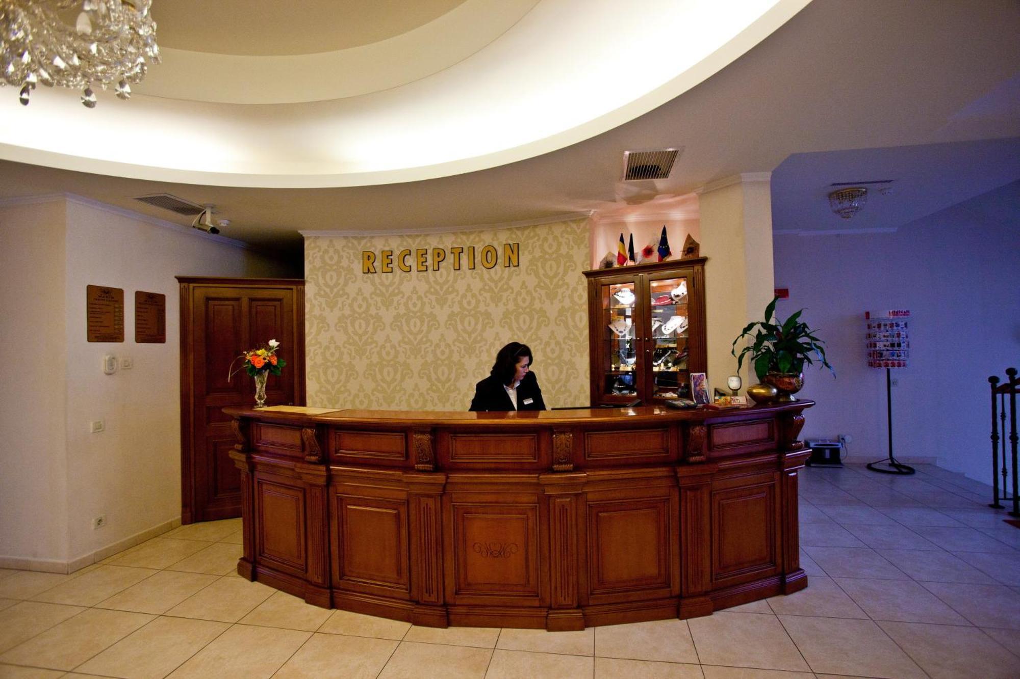 Hotel Maxim オラデア エクステリア 写真