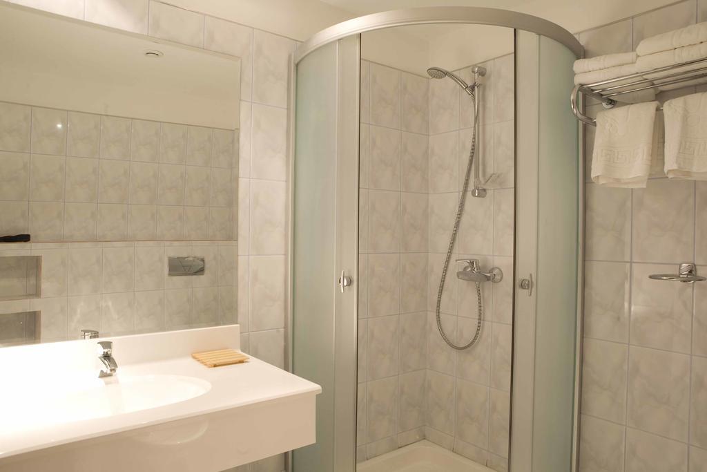 Hotel Maxim オラデア エクステリア 写真